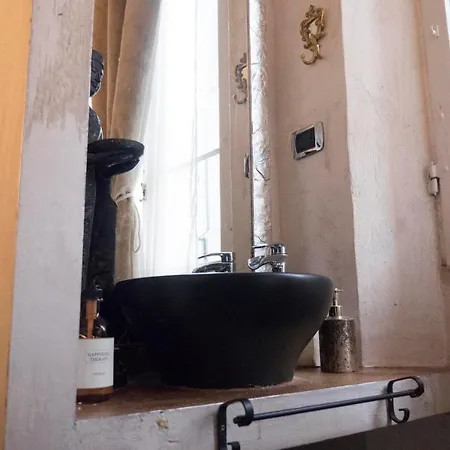 Les Chambres De Amelie לינה וארוחת בוקר