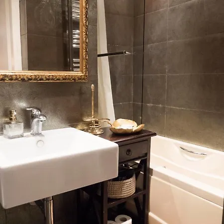 Les Chambres De Amelie לינה וארוחת בוקר