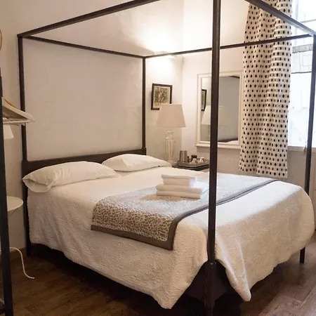 Les Chambres De Amelie Bed & Breakfast *