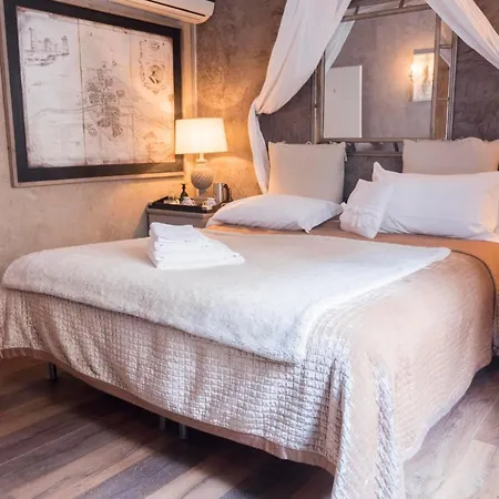 Les Chambres De Amelie Bed & Breakfast *